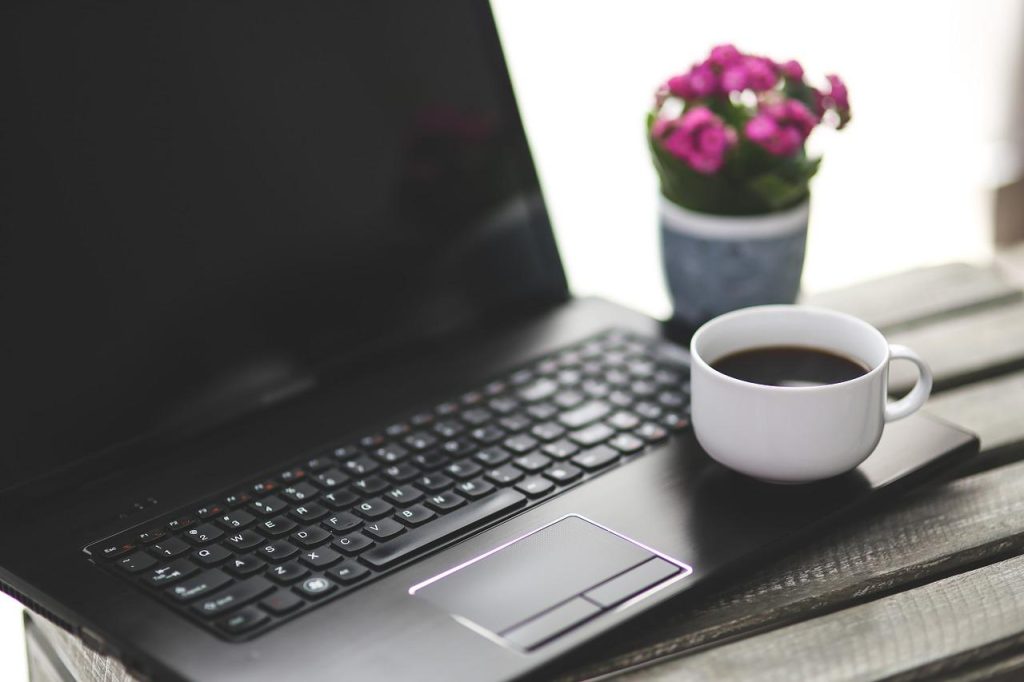 J’ai renversé du café sur mon pc : que faire ?