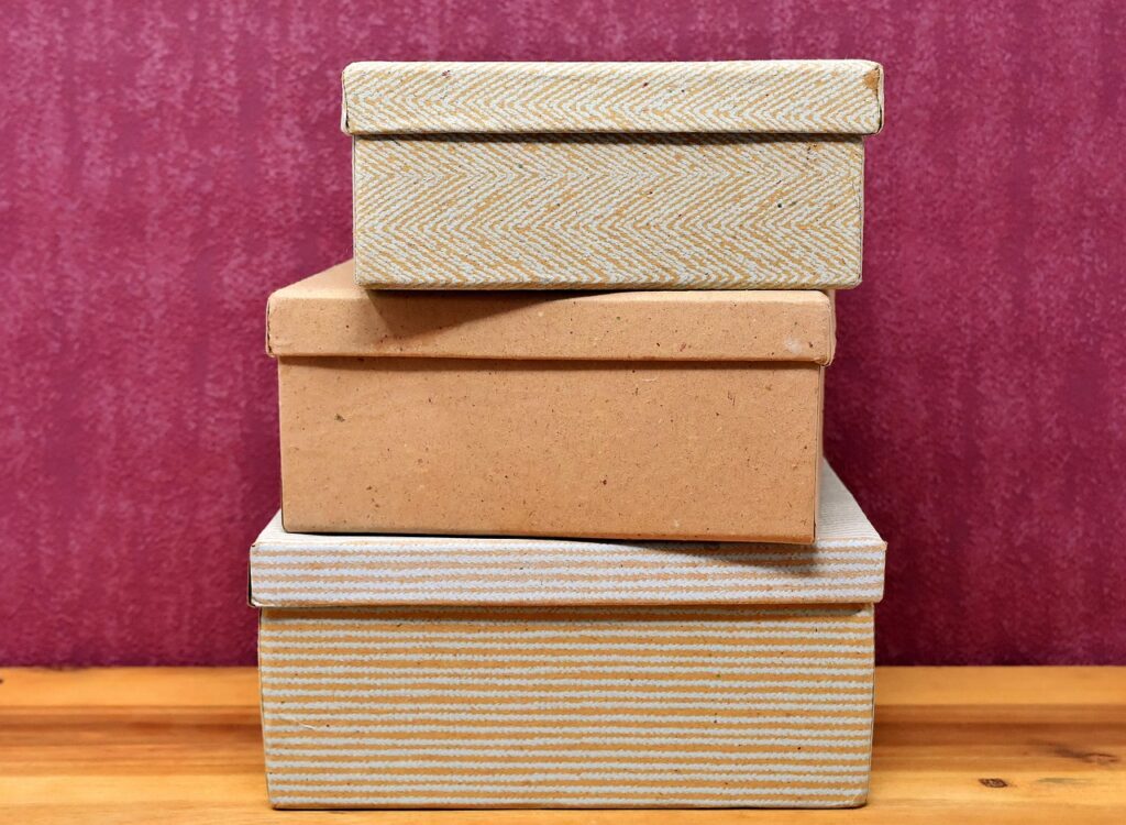 découvrez nos étuis en carton écologiques, parfaits pour protéger et emballer vos produits avec style et respect de l'environnement.