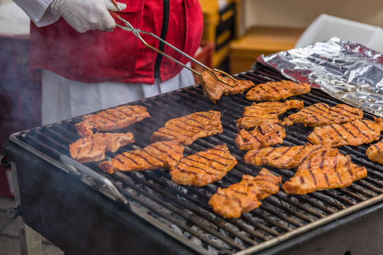 découvrez le plaisir du barbecue au charbon pour des grillades savoureuses et authentiques. conseils, astuces et recettes pour réussir vos repas en plein air.