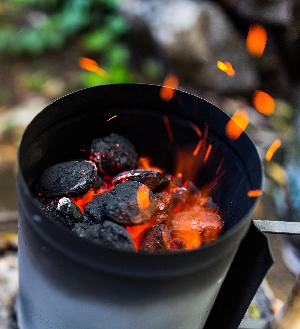 découvrez l'art du barbecue au charbon : savourez des grillades authentiques et gourmandes avec nos conseils et astuces pour maîtriser la cuisson au charbon de bois.