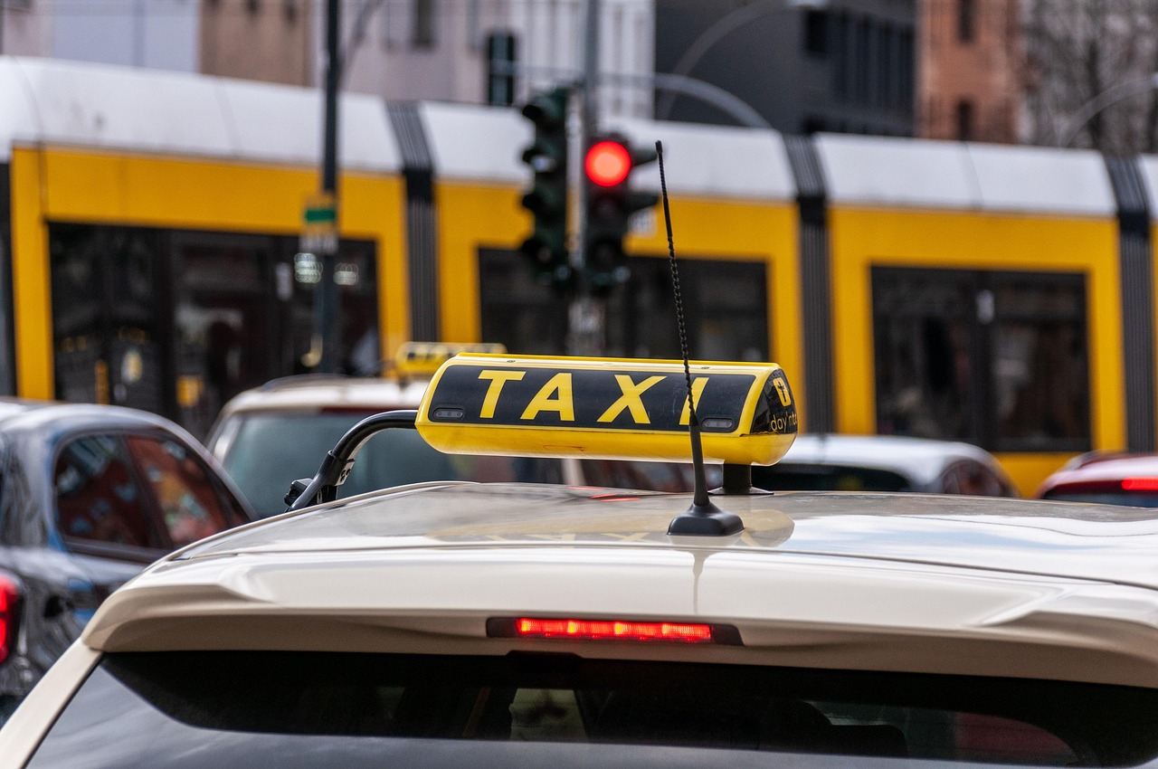 réservez facilement un taxi rapide et fiable en quelques clics. service disponible 24/7 pour tous vos déplacements en ville.